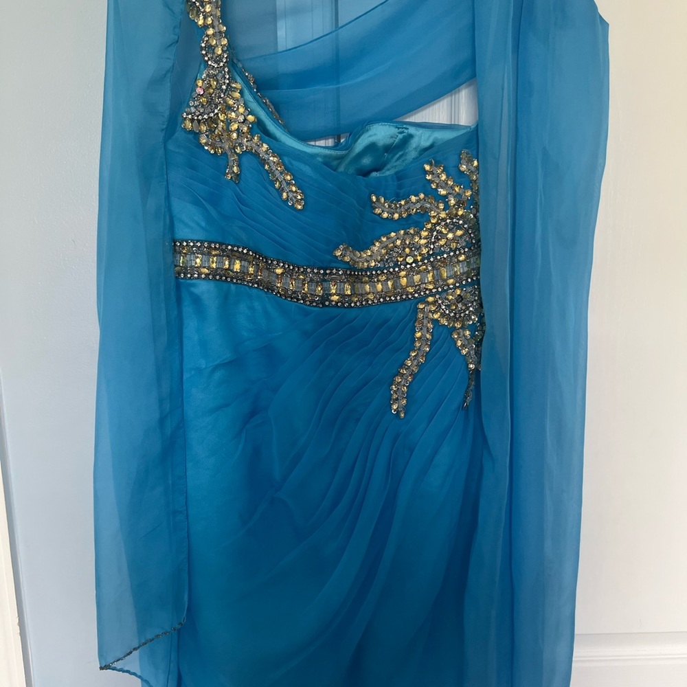 Terani couture dress (used very good condition). Size 8 with scarf